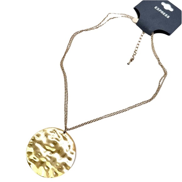 THE LIMITED 2” Hammered Gold Medallion Necklace NWT​ - Picture 5 of 7